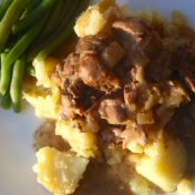 slowcookedherbbeefandpotatoes425b